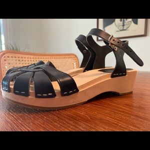 Swedish Hasbeens Sandals - black clog type sandal - like new!